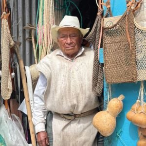 manos que muestran historias